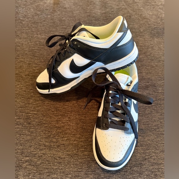 Nike Black and White dunk low Sneakers Classic Design/size 6 - Picture 1 of 13